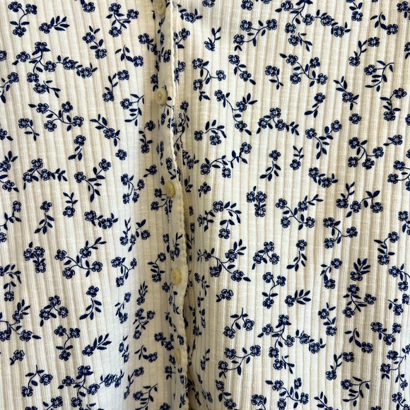 Old Navy Floral V Neck Button Up Cardigan Sweater - Picture 2 of 4